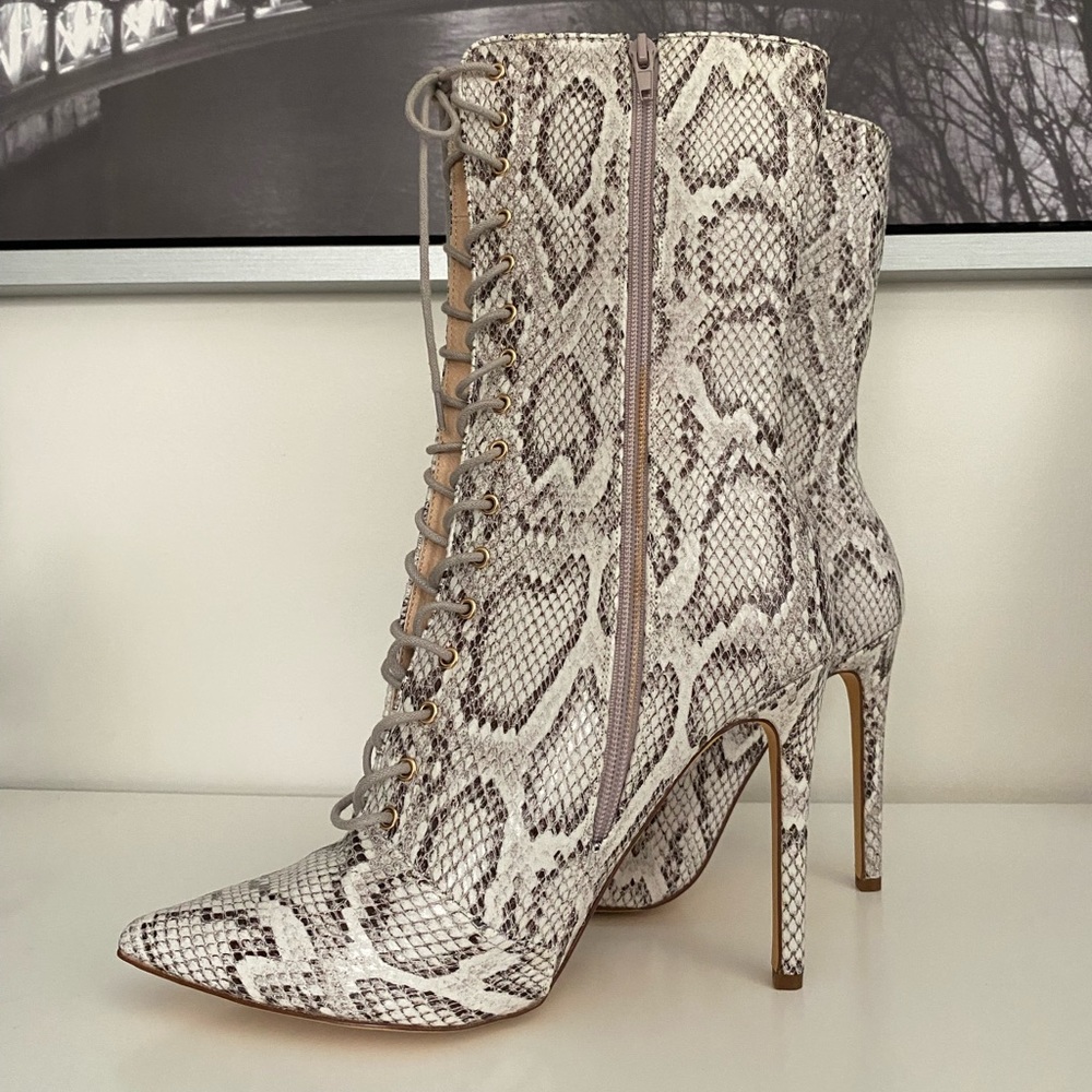 NWOT Liliana Python lace up boots